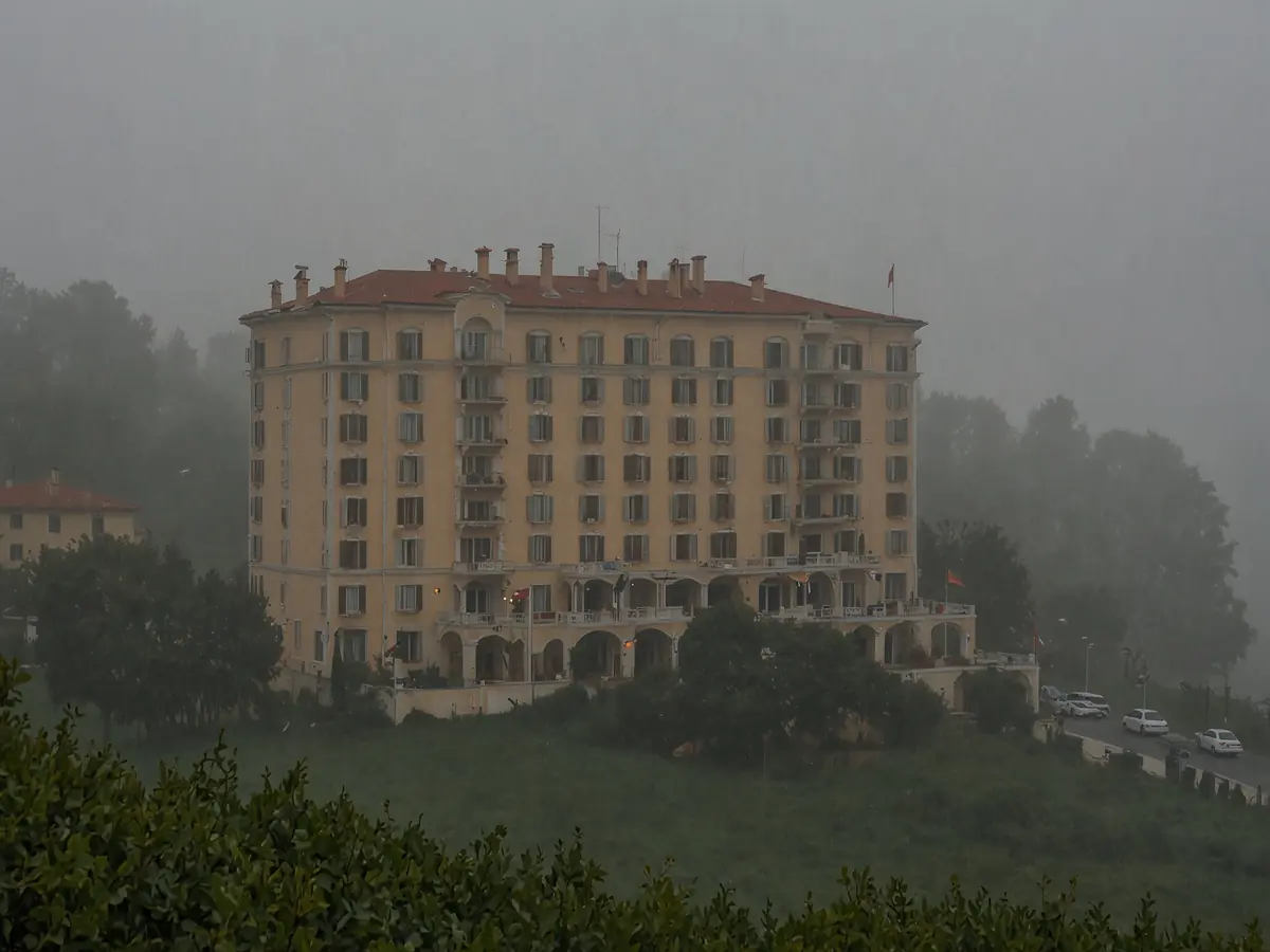 Hotel "Ghost & Glamour": Il fascino degli hotel storici di lusso che si dice siano abitati da fantasmi famosi